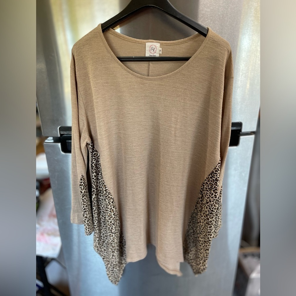Grace & Emma, 2X TAN WITH ANIMAL PRINT ACCENT ON‎ LONG SLEEVES & other areas